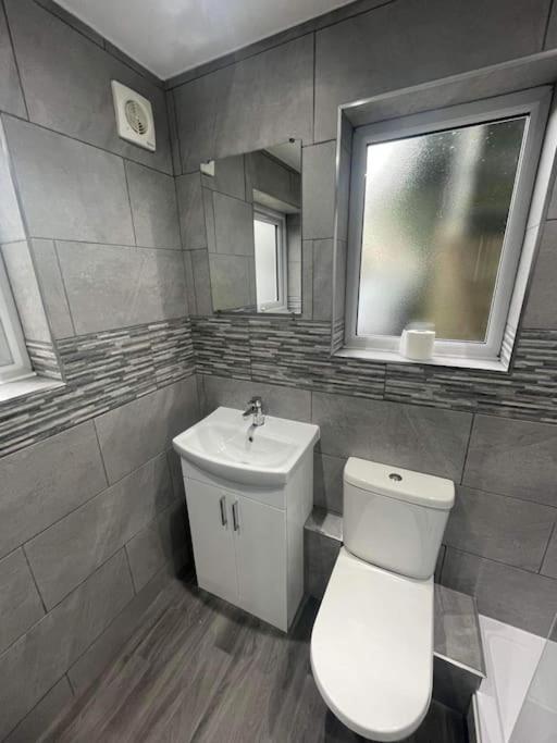 Large 1 Bedroom Flat With Private Parking Plymouth Buitenkant foto