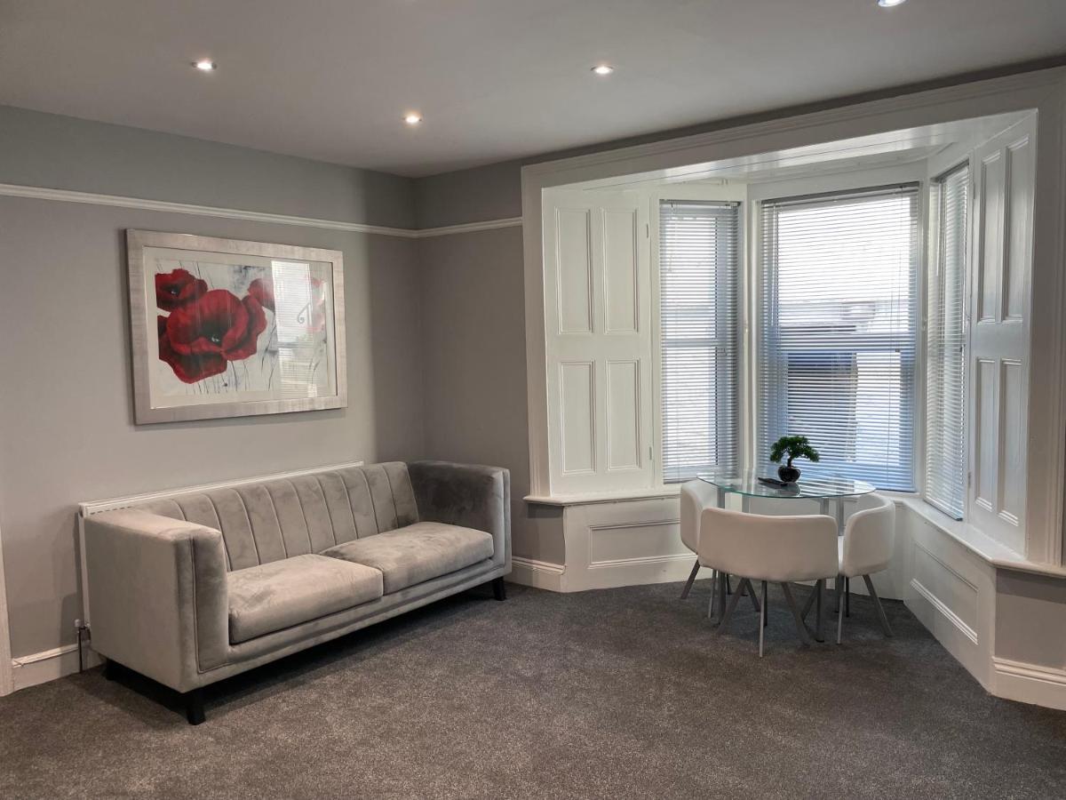 Large 1 Bedroom Flat With Private Parking Plymouth Buitenkant foto